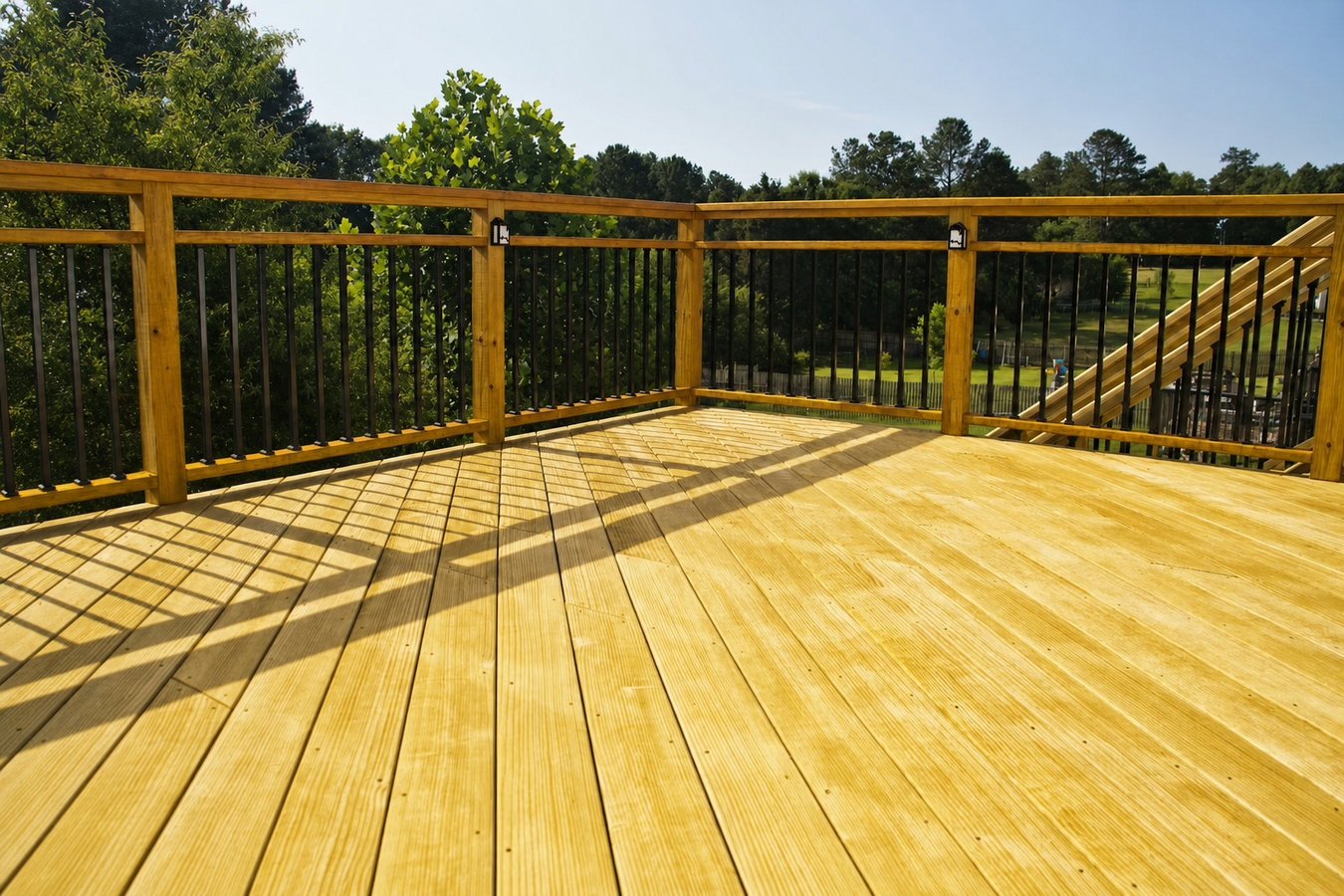 Custom DeLand Deck & Fence - custom deck builder in DeLand, FL